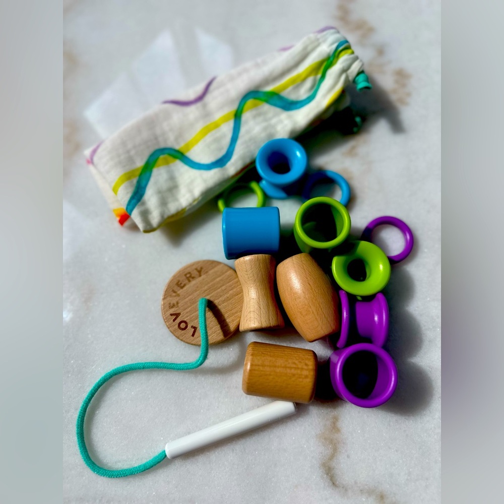 Lovevery Toddler Montessori Learning Hand Eye Coordinating Needle Thread Beads